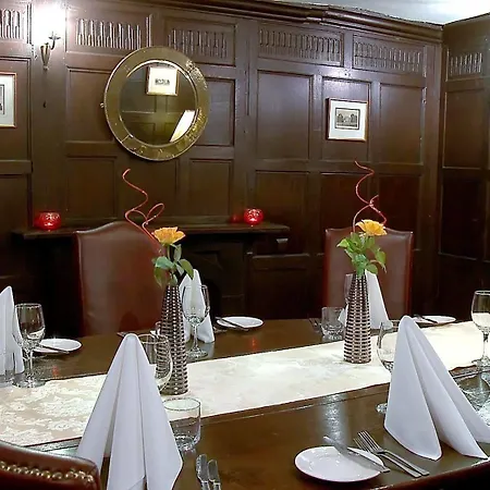 New Hall & Spa, Hotel