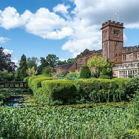 New Hall & Spa, 4*