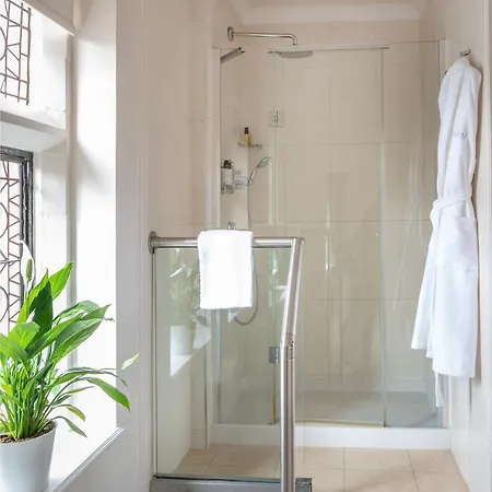 New Hall & Spa, Hotel 4*